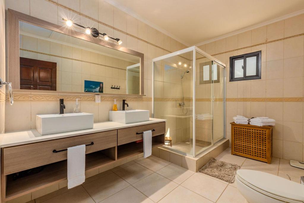 Private Esmeralda Villa