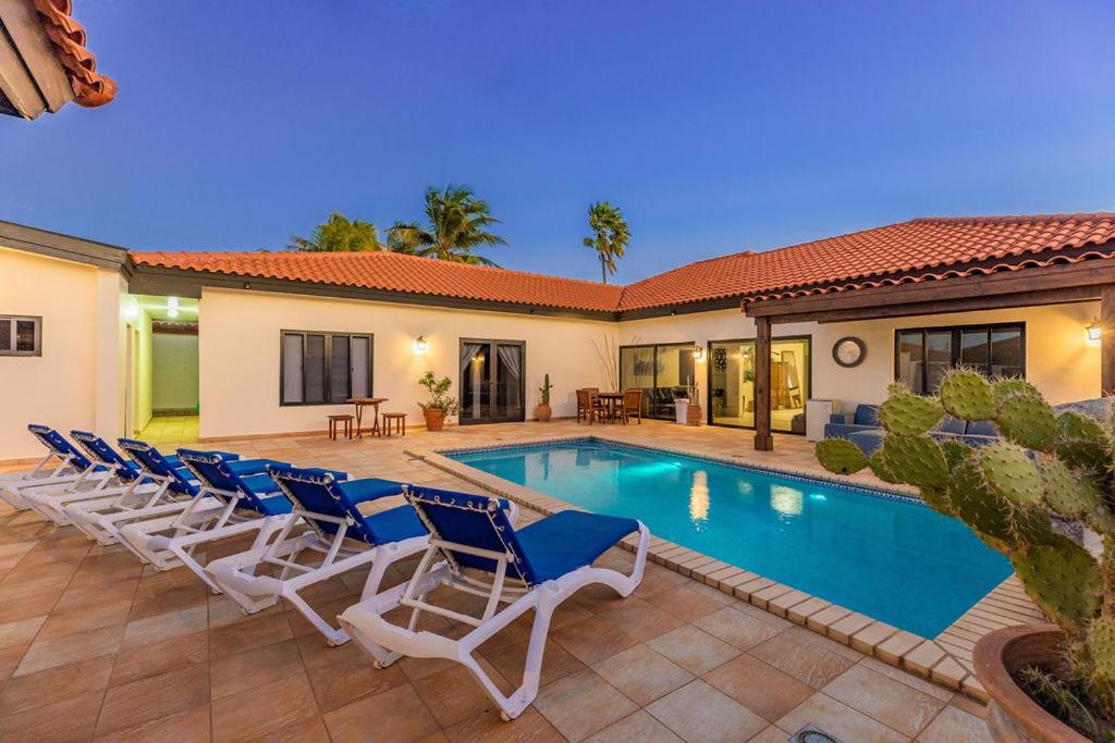 Private Esmeralda Villa