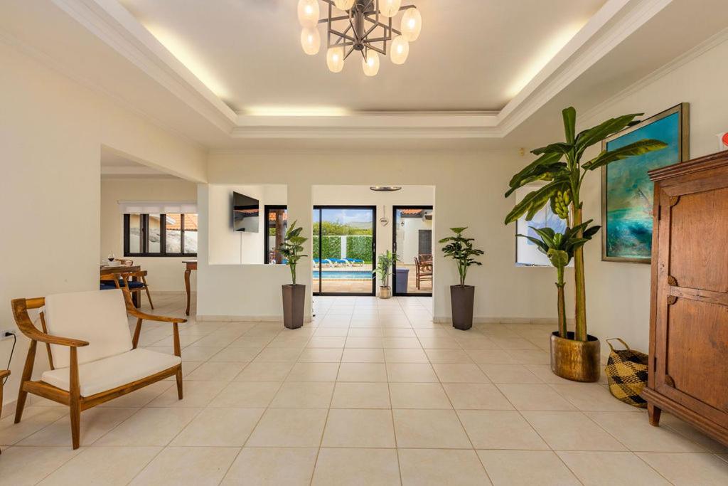 Private Esmeralda Villa