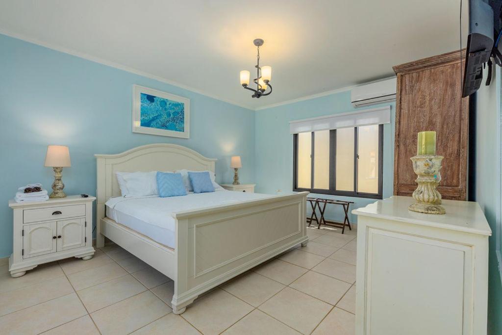 Private Esmeralda Villa
