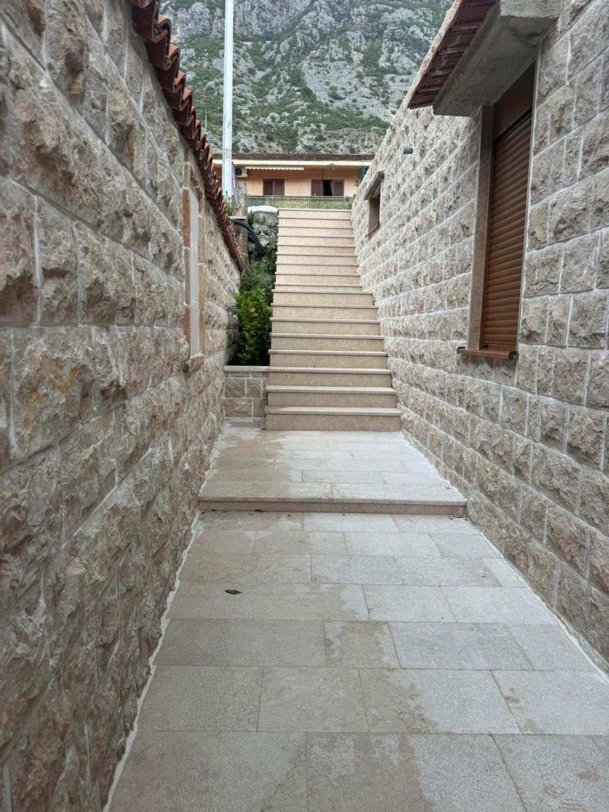Alex Apartments ,50m from the sea,FREE PRIVATE PARKING