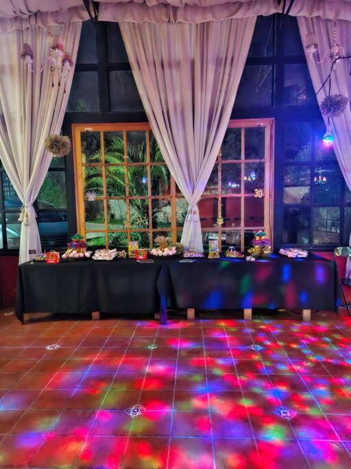 Casona con salón de eventos