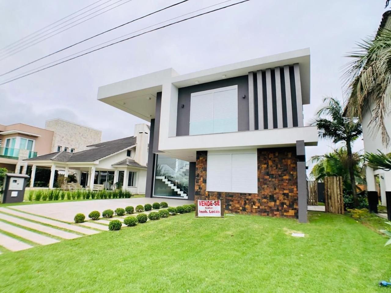 Casa de Luxo Decorada no Condomínio La Plage