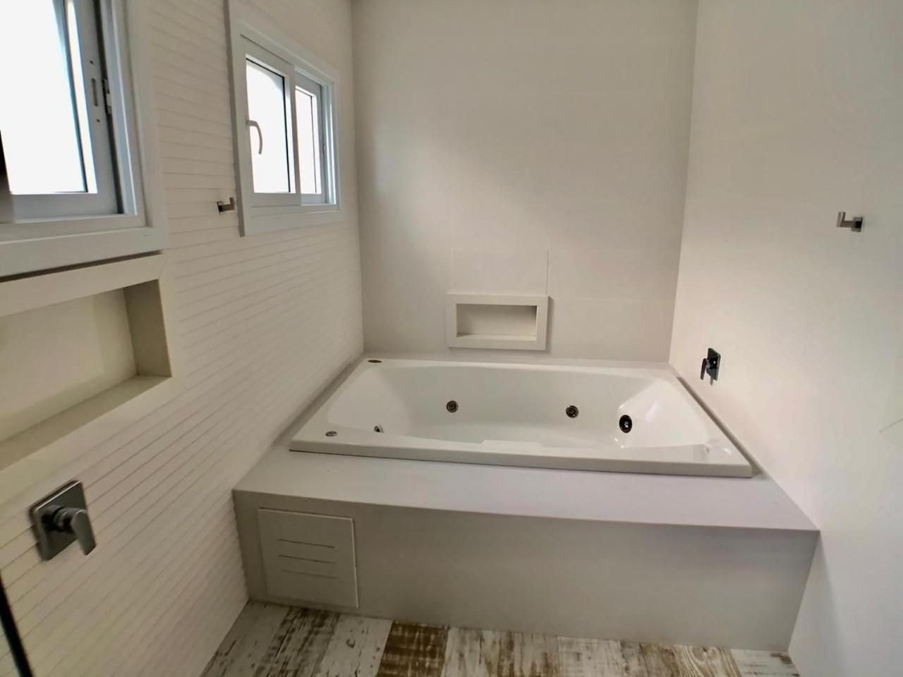 Casa de Luxo Decorada no Condomínio La Plage