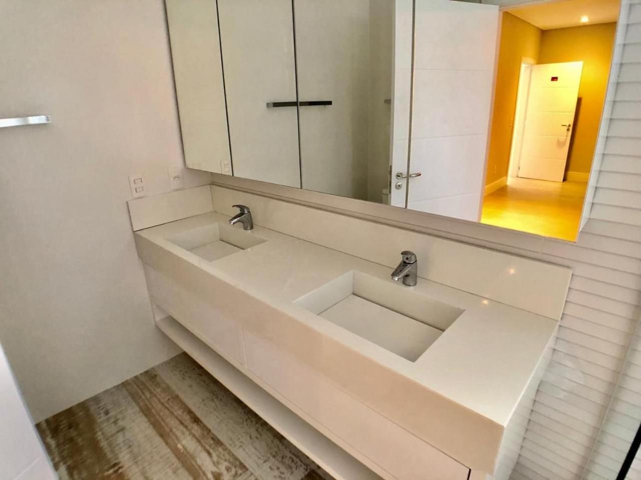 Casa de Luxo Decorada no Condomínio La Plage