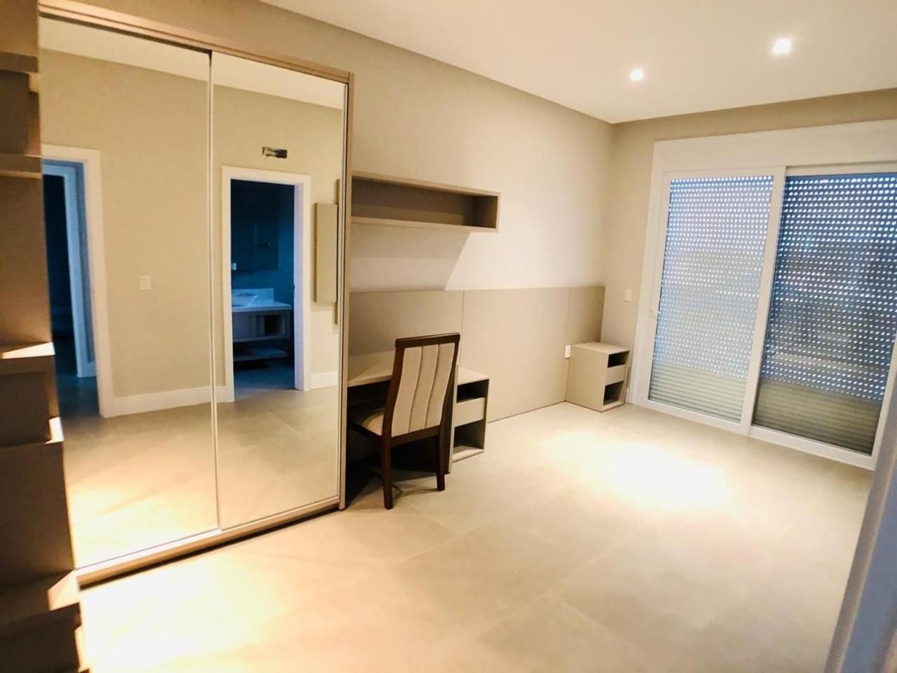 Casa de Luxo Decorada no Condomínio La Plage