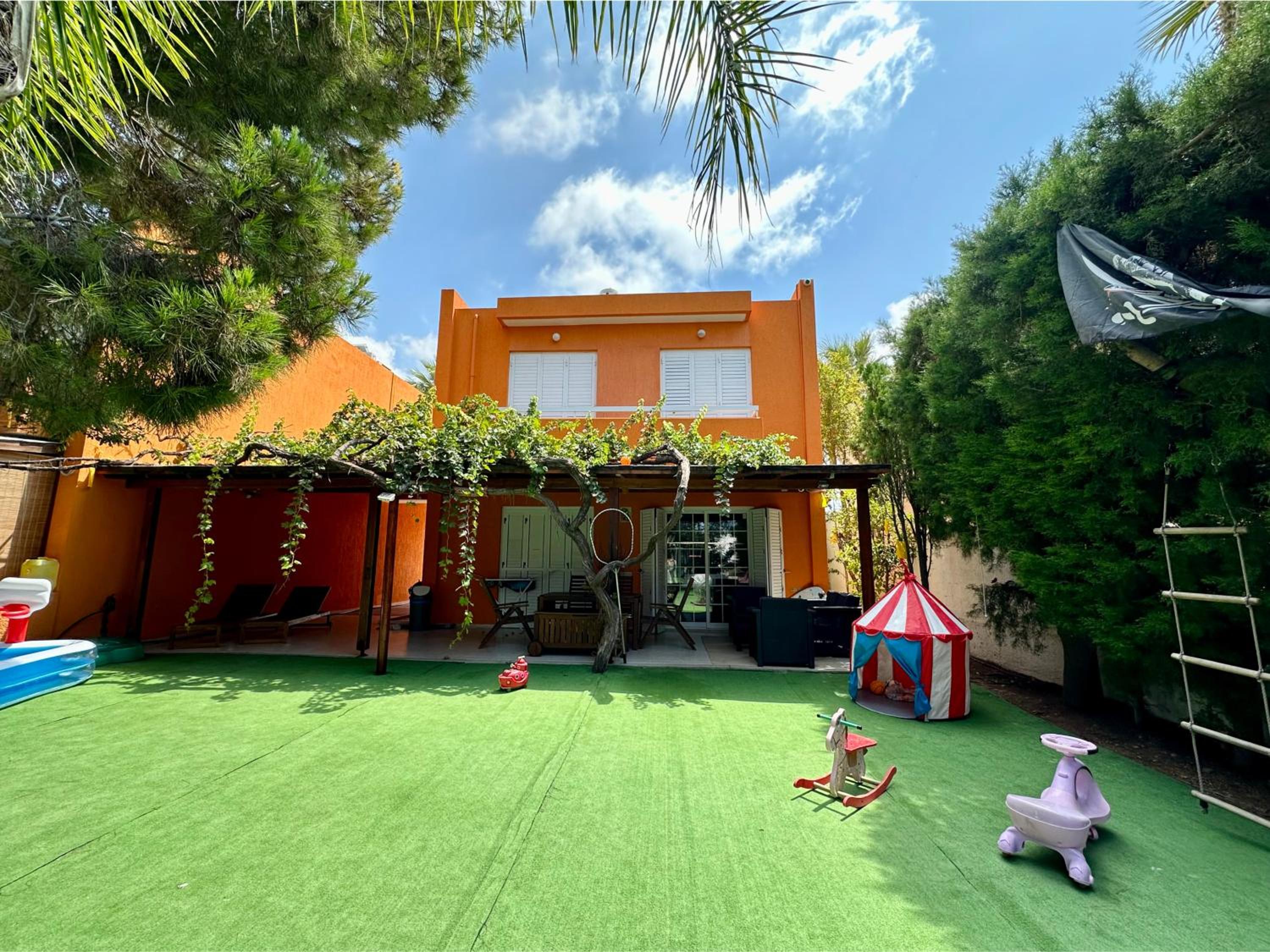 Elite family holiday villa with playground & Play Ship