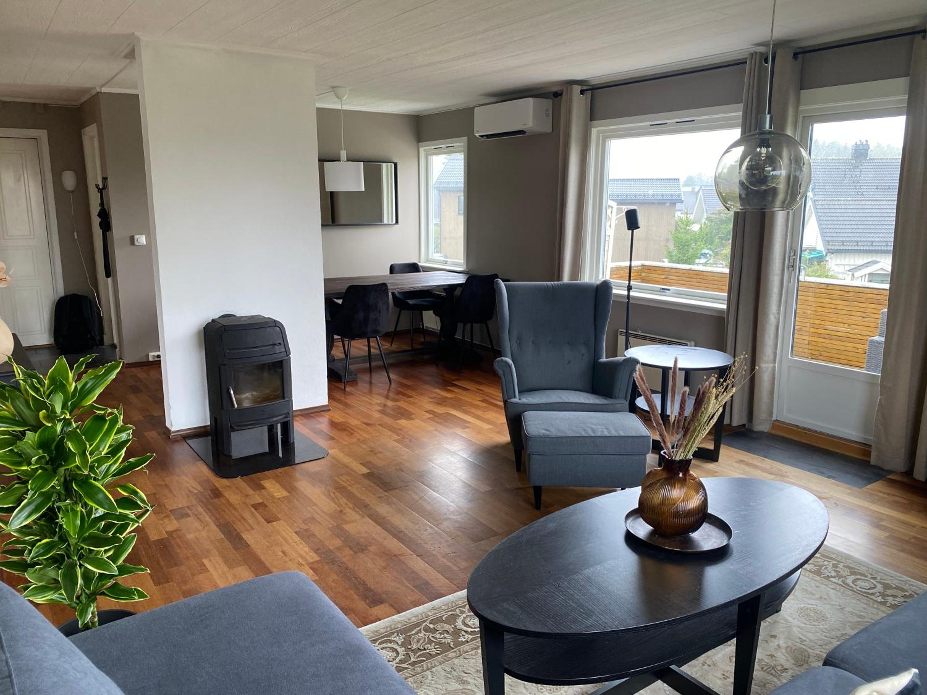 Free parking - workspace - Quiet area - balcony view 5