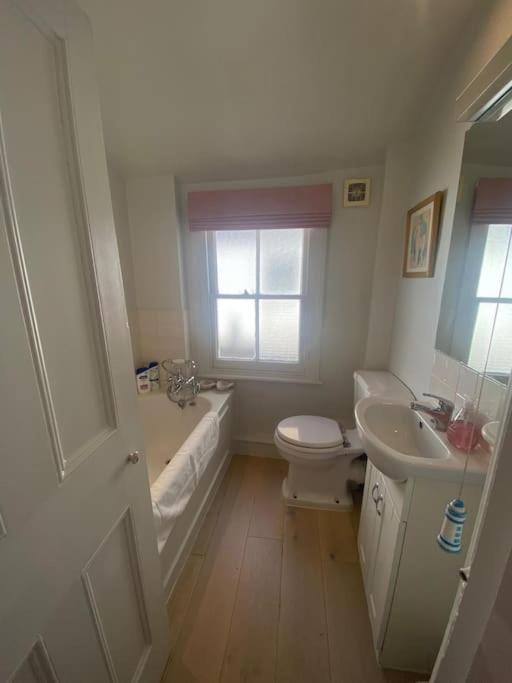 Cosy House in Parsons Green view 5