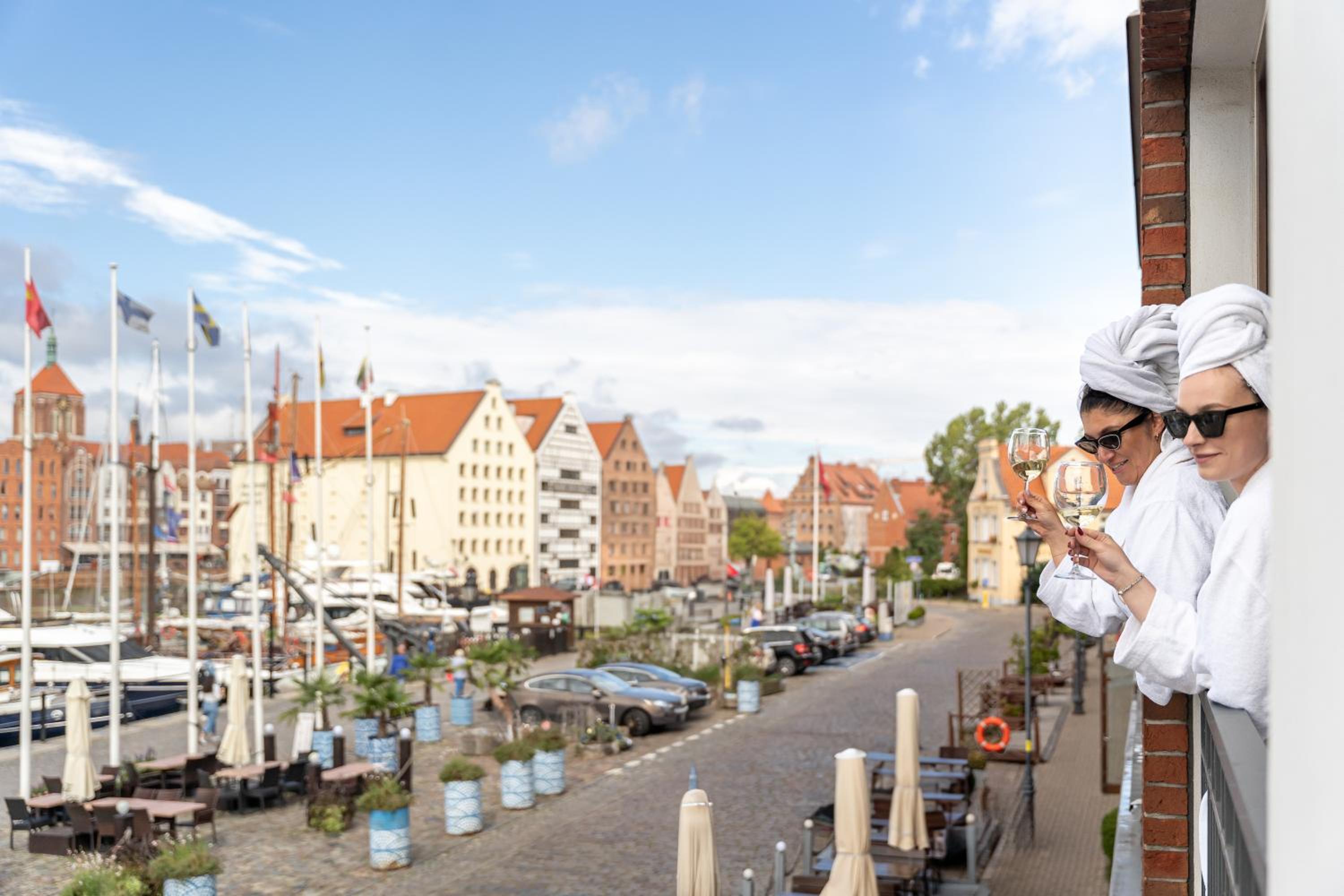 Premium Apartment Szafarnia in Gdańsk Old Town & Marina View by Lion Apartments