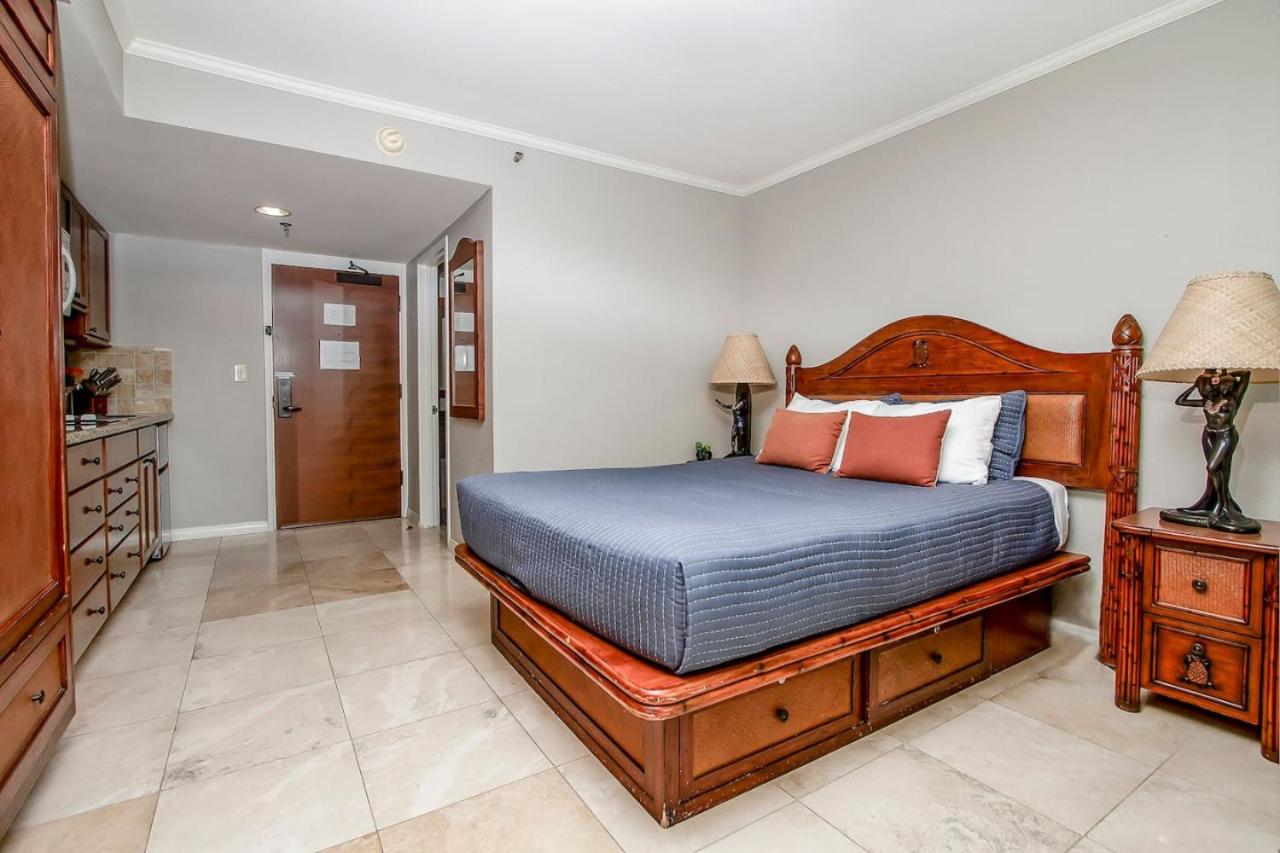 Boutique hotel studio on strip view 4