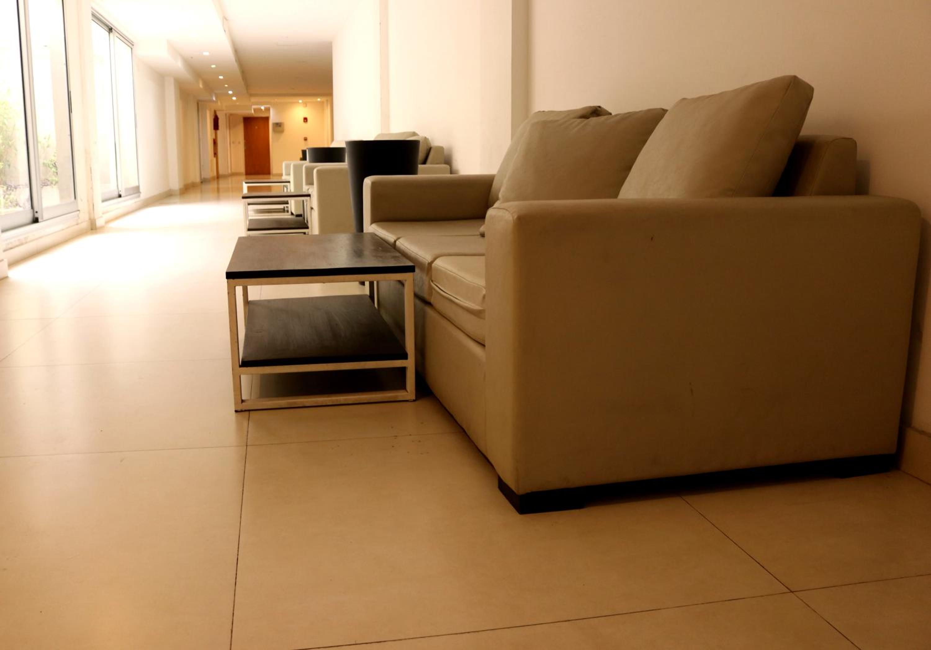 Amplio monoambiente con piscina