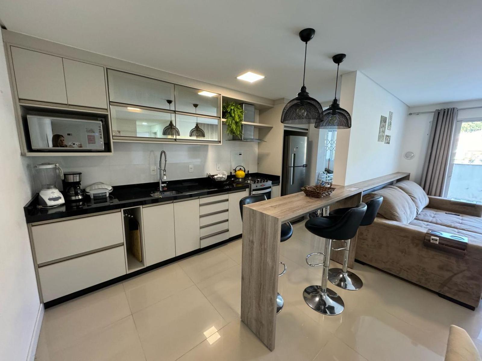 Cód 105 · Apartamento térreo bem equipado