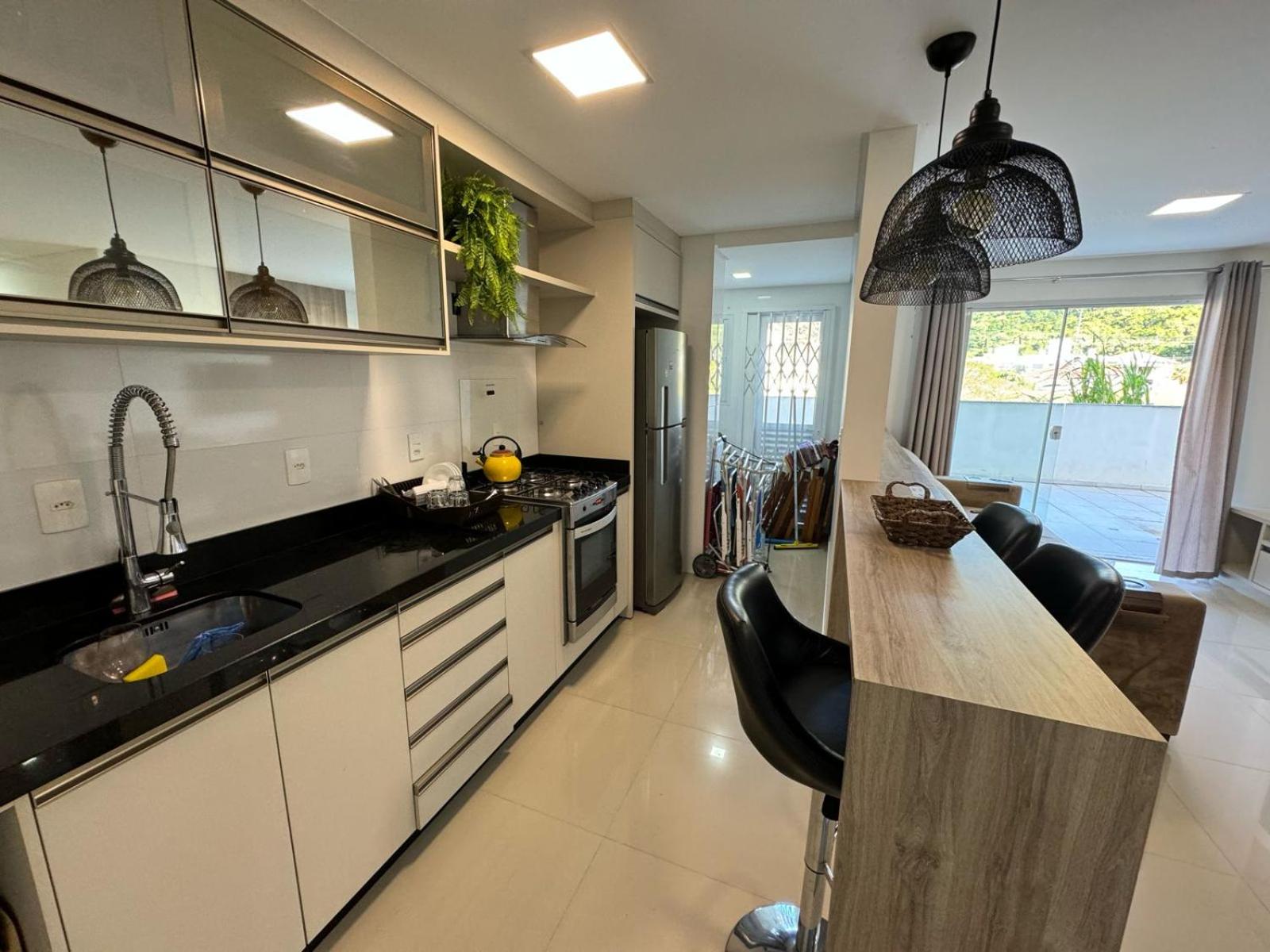 Cód 105 · Apartamento térreo bem equipado