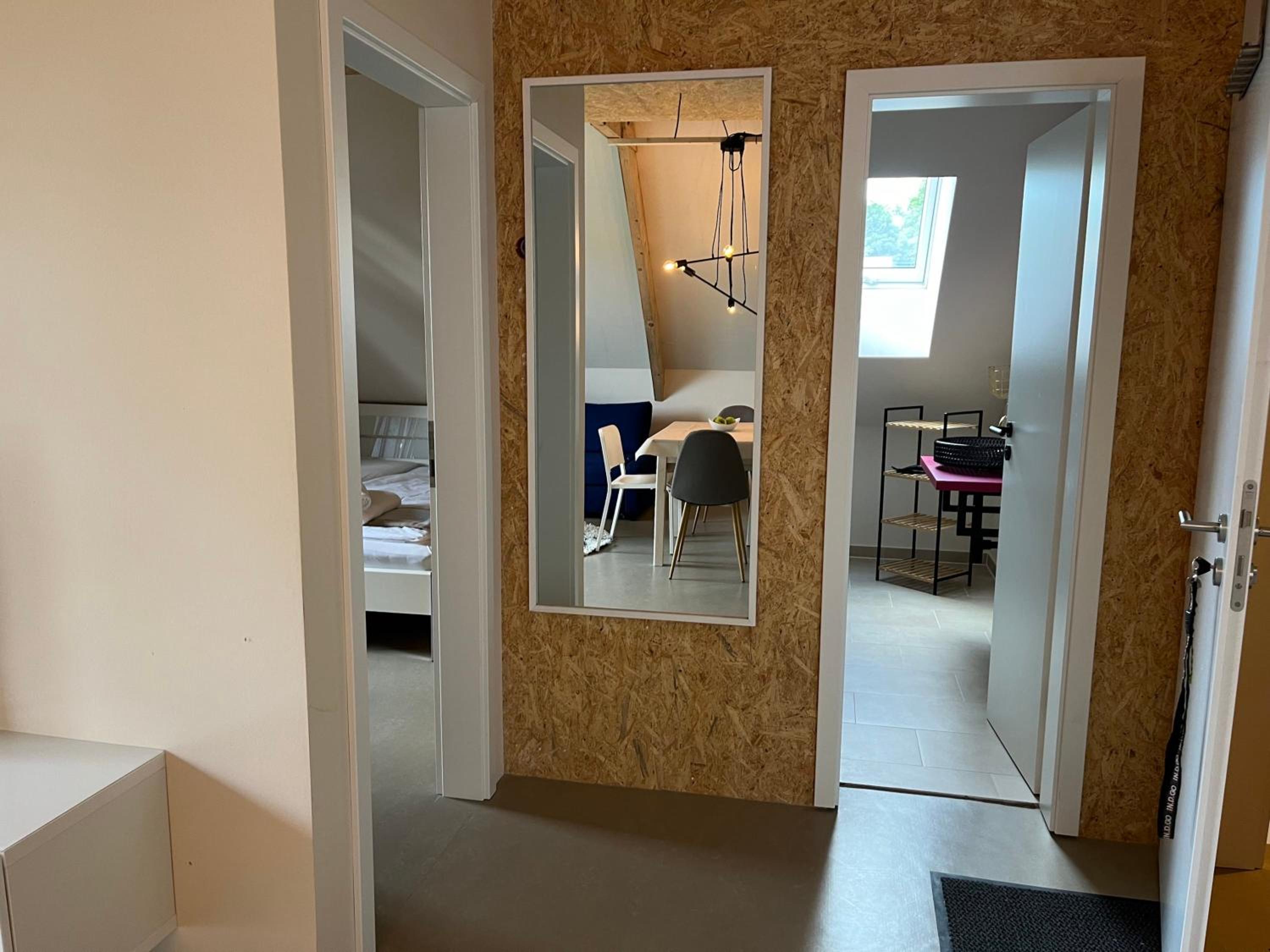 Group Stay near BER Airport - 2 Private Apartments