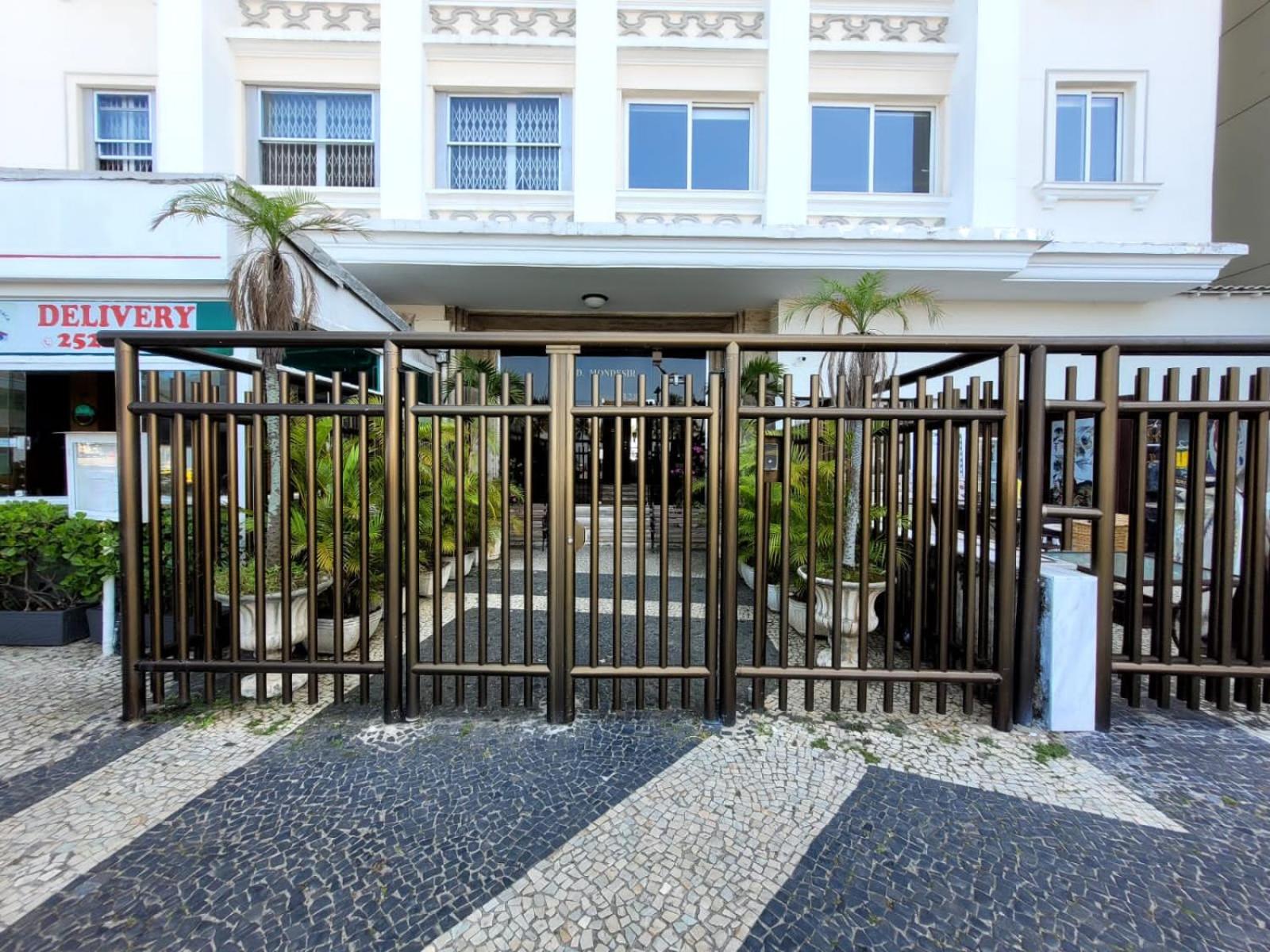 Real Apartments 391 - Beach front Copacabana for families and Groups