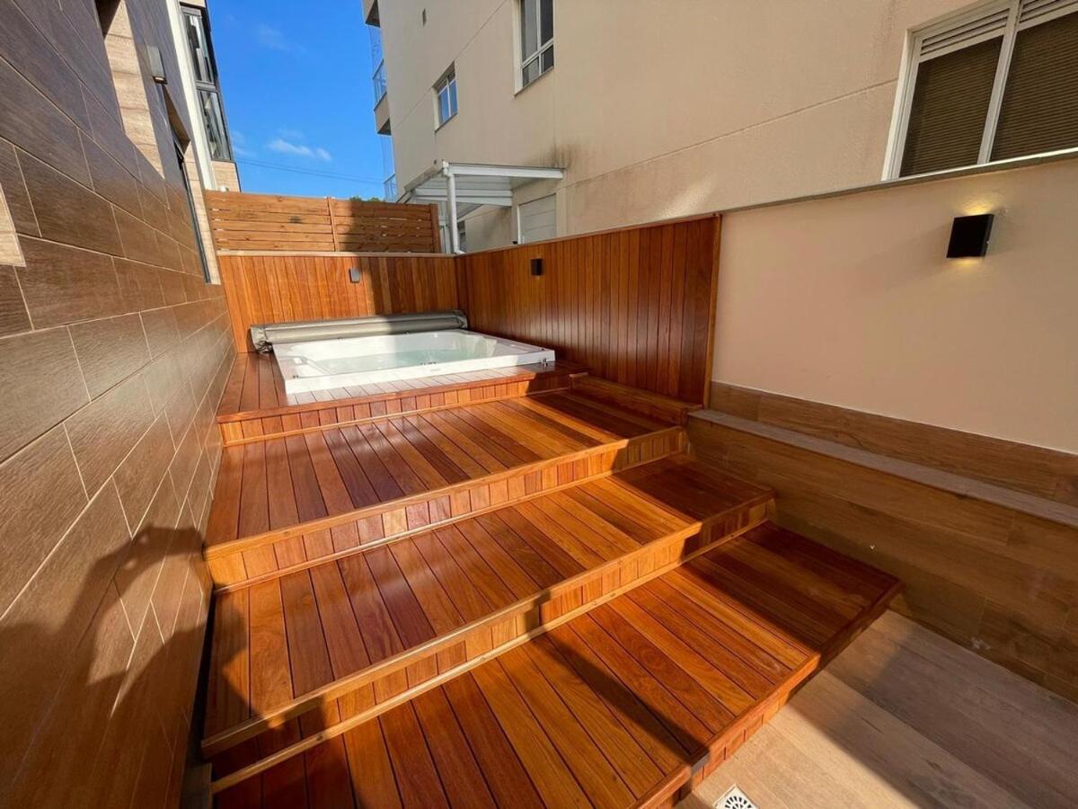 Cód 27 - Apartamento térreo com jacuzzi e área gourmet na Praia de Palmas