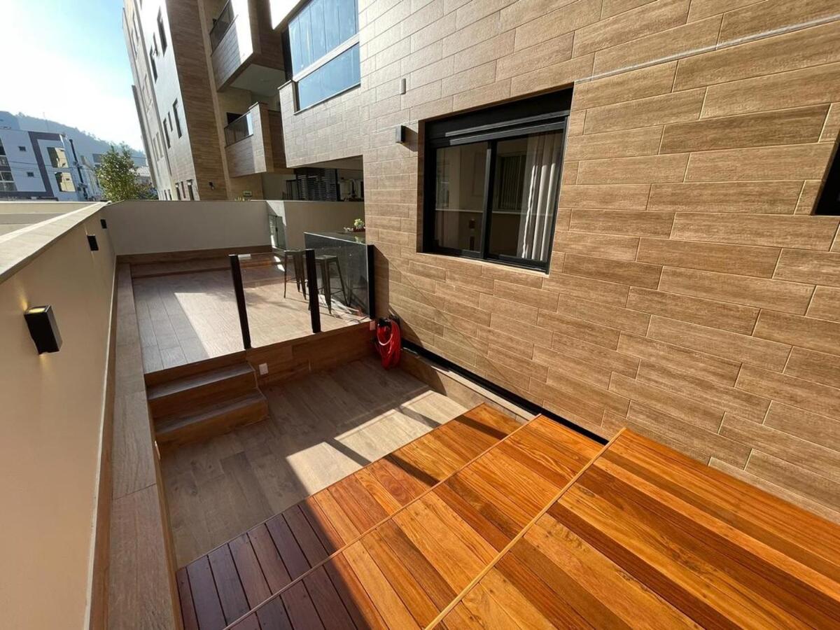 Cód 27 - Apartamento térreo com jacuzzi e área gourmet na Praia de Palmas