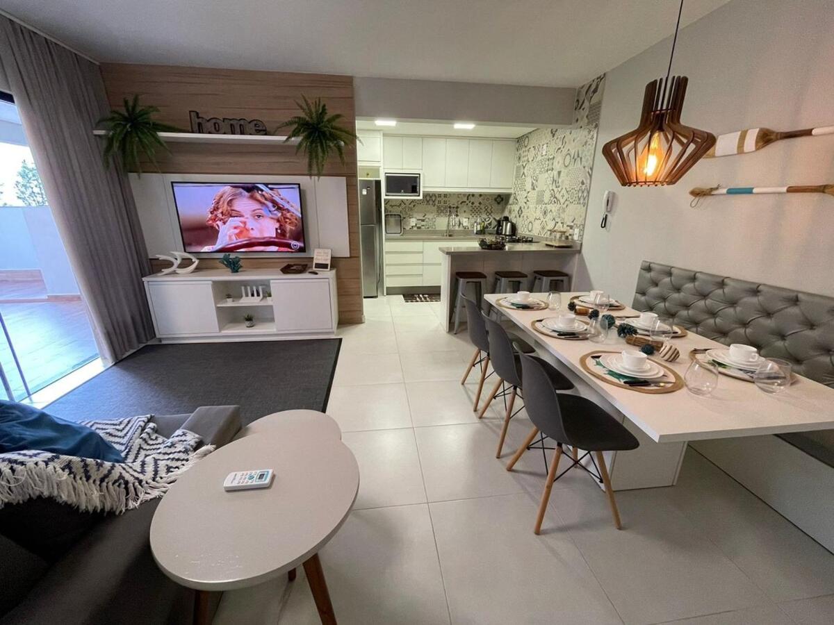Cód 27 - Apartamento térreo com jacuzzi e área gourmet na Praia de Palmas