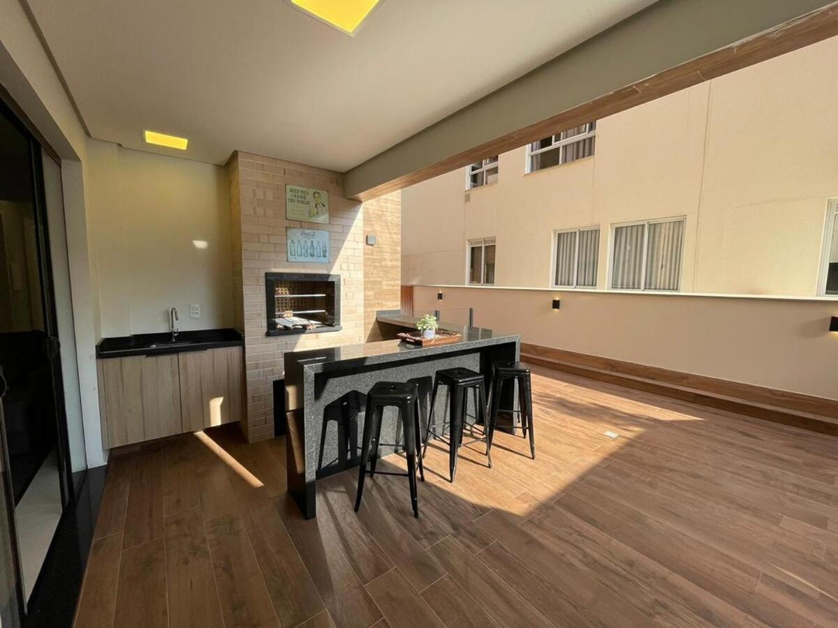 Cód 27 - Apartamento térreo com jacuzzi e área gourmet na Praia de Palmas