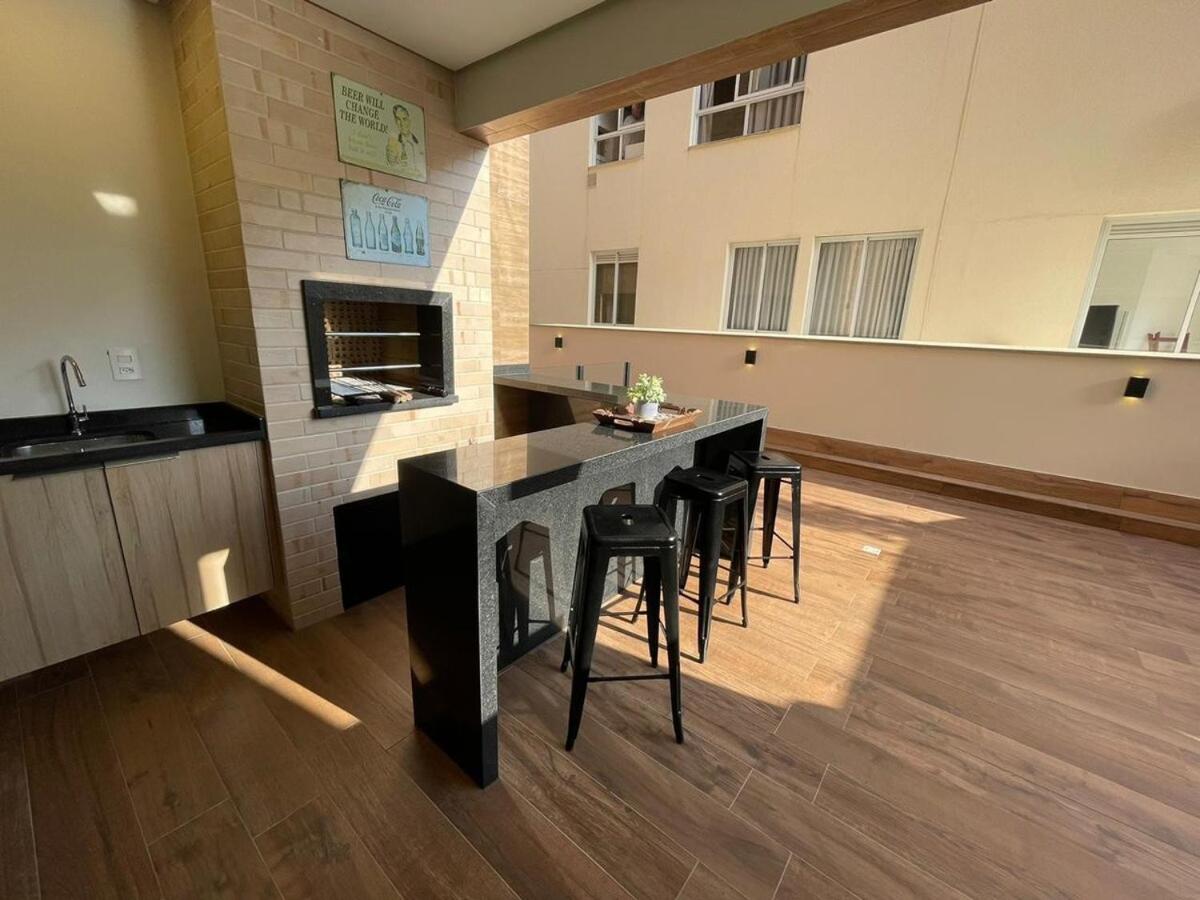 Cód 27 - Apartamento térreo com jacuzzi e área gourmet na Praia de Palmas