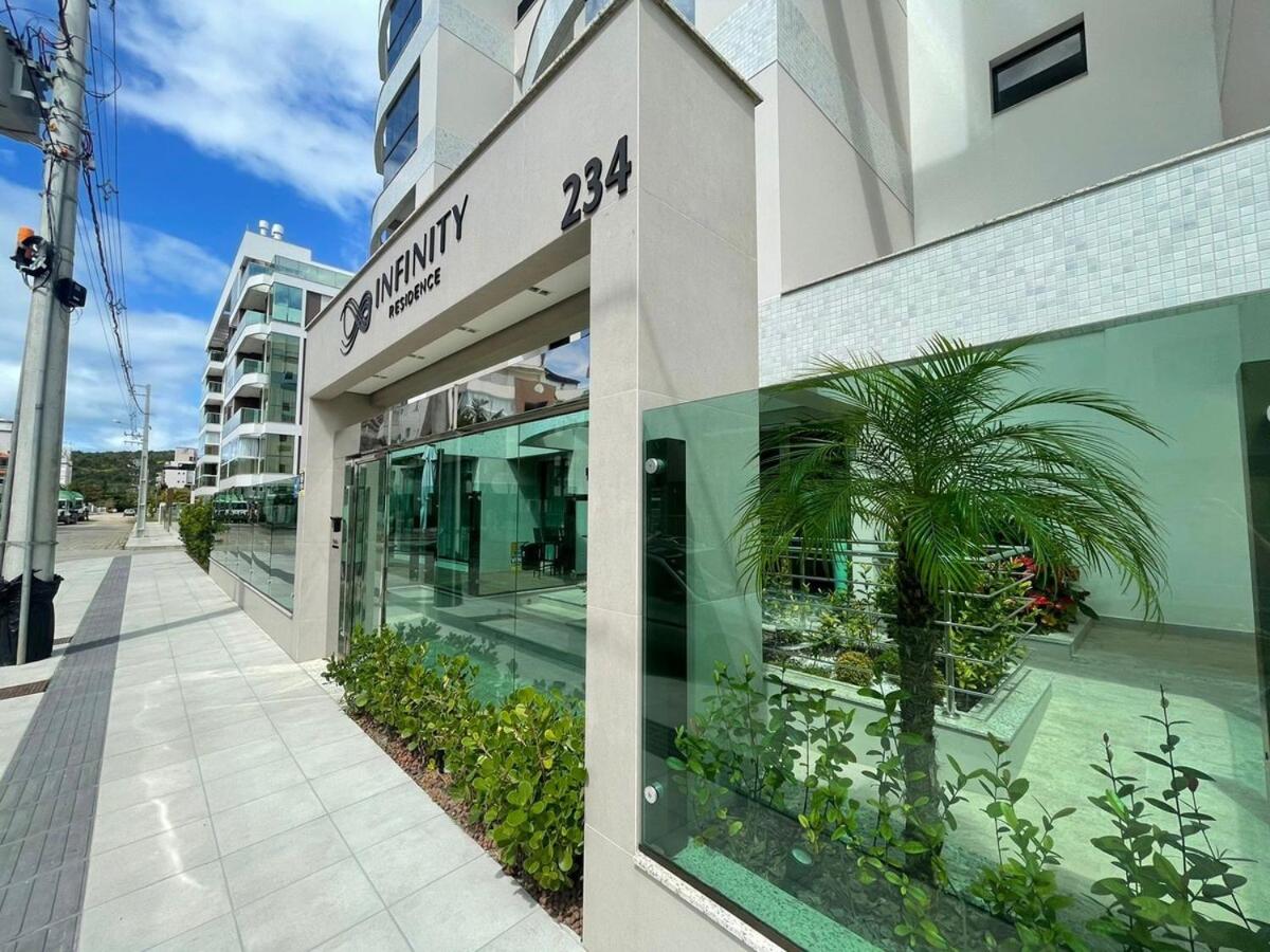 cód 84 - Apartamento á 280 m do mar com piscina