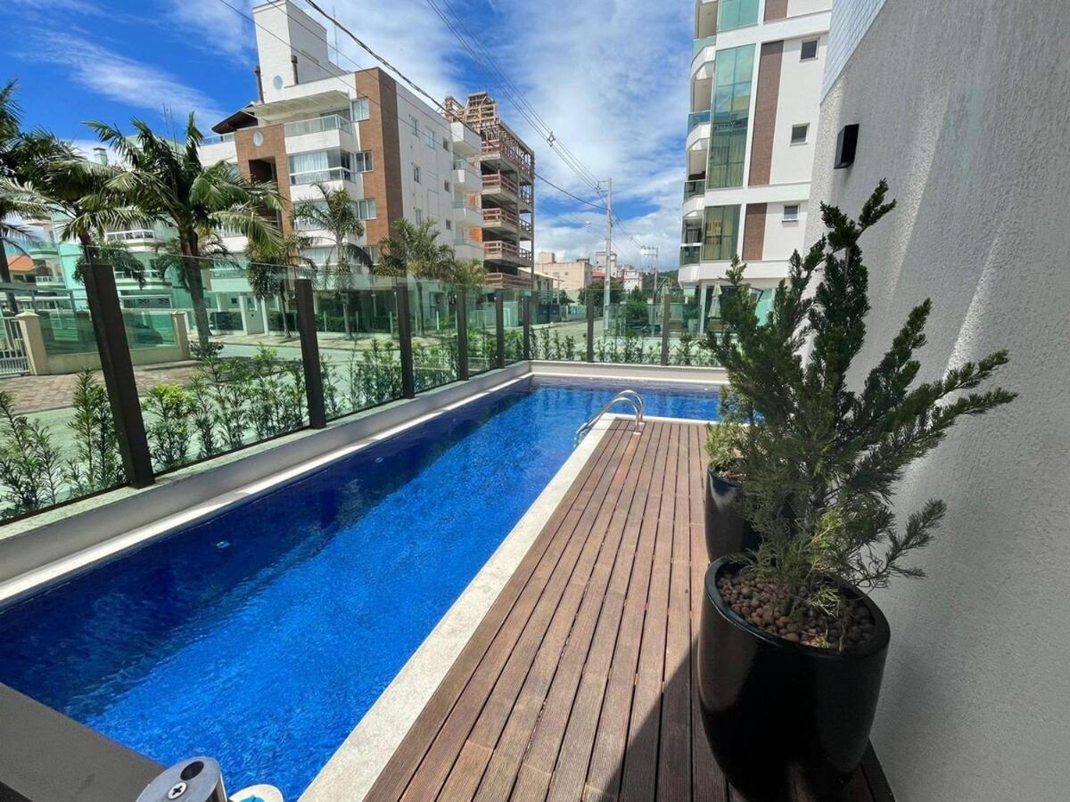 cód 84 - Apartamento á 280 m do mar com piscina