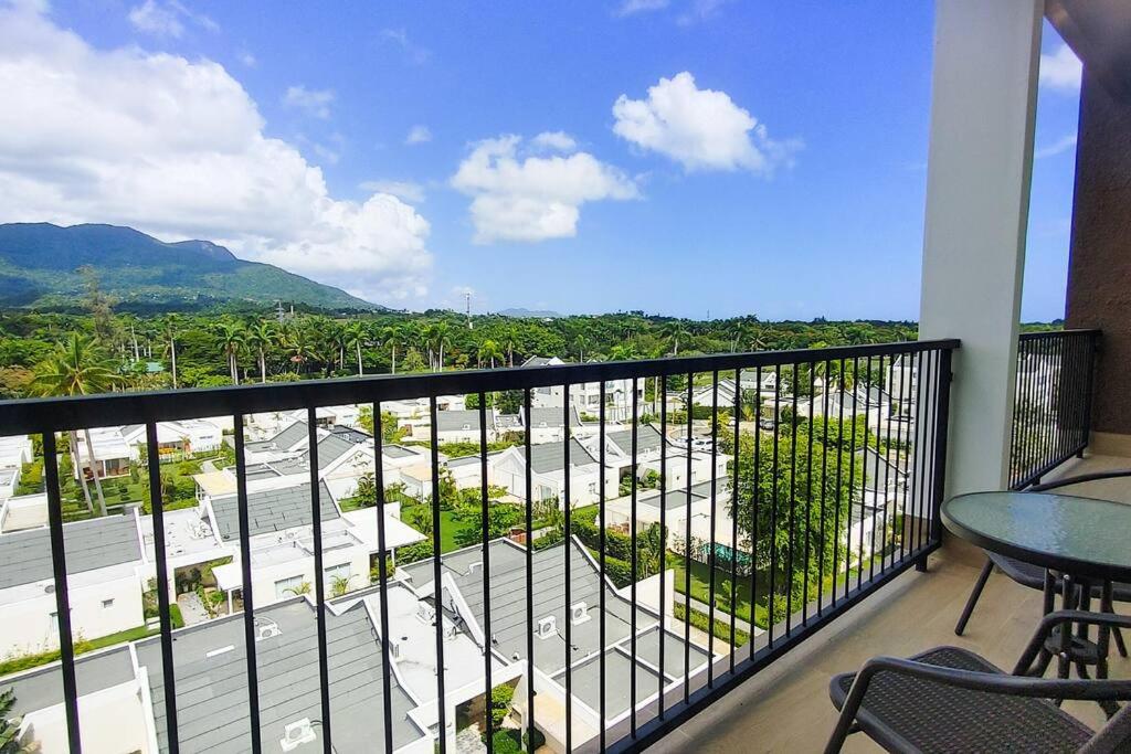 Spacious Overlooking Green One