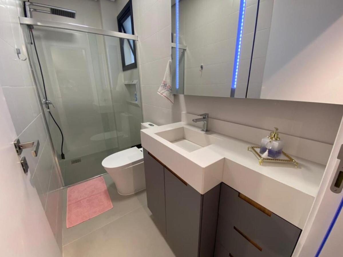 cód 84 - Apartamento á 280 m do mar com piscina