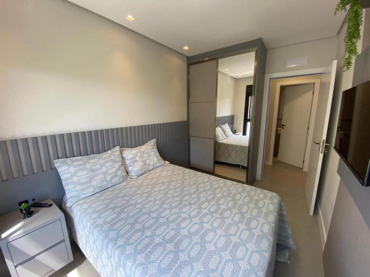 cód 84 - Apartamento á 280 m do mar com piscina
