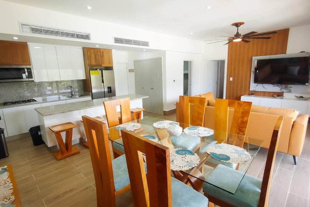 Spacious Overlooking Green One