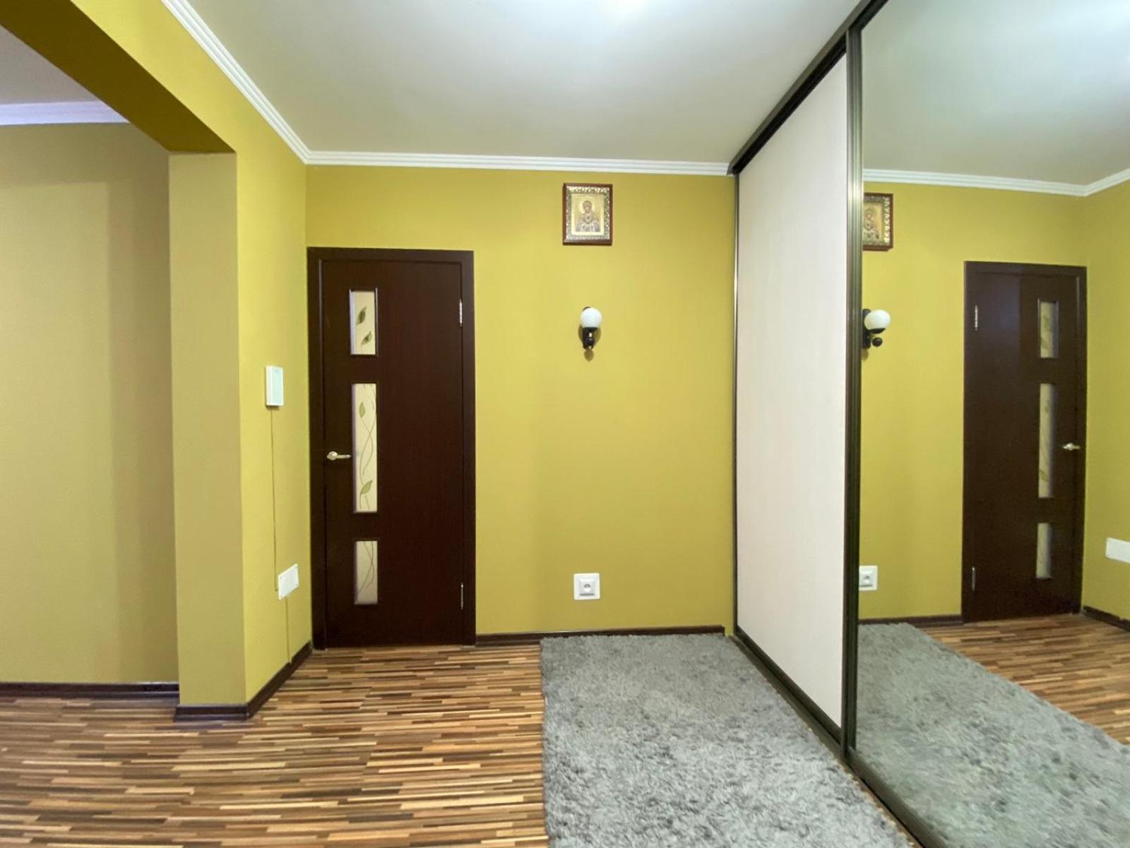 Room in the Apartment view 5
