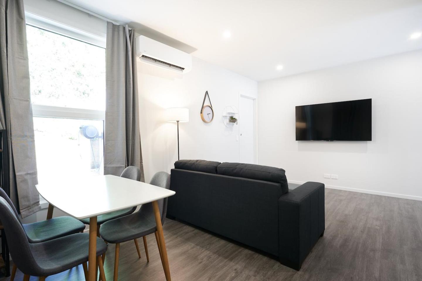 Recently Renovated Central Apartment view 3