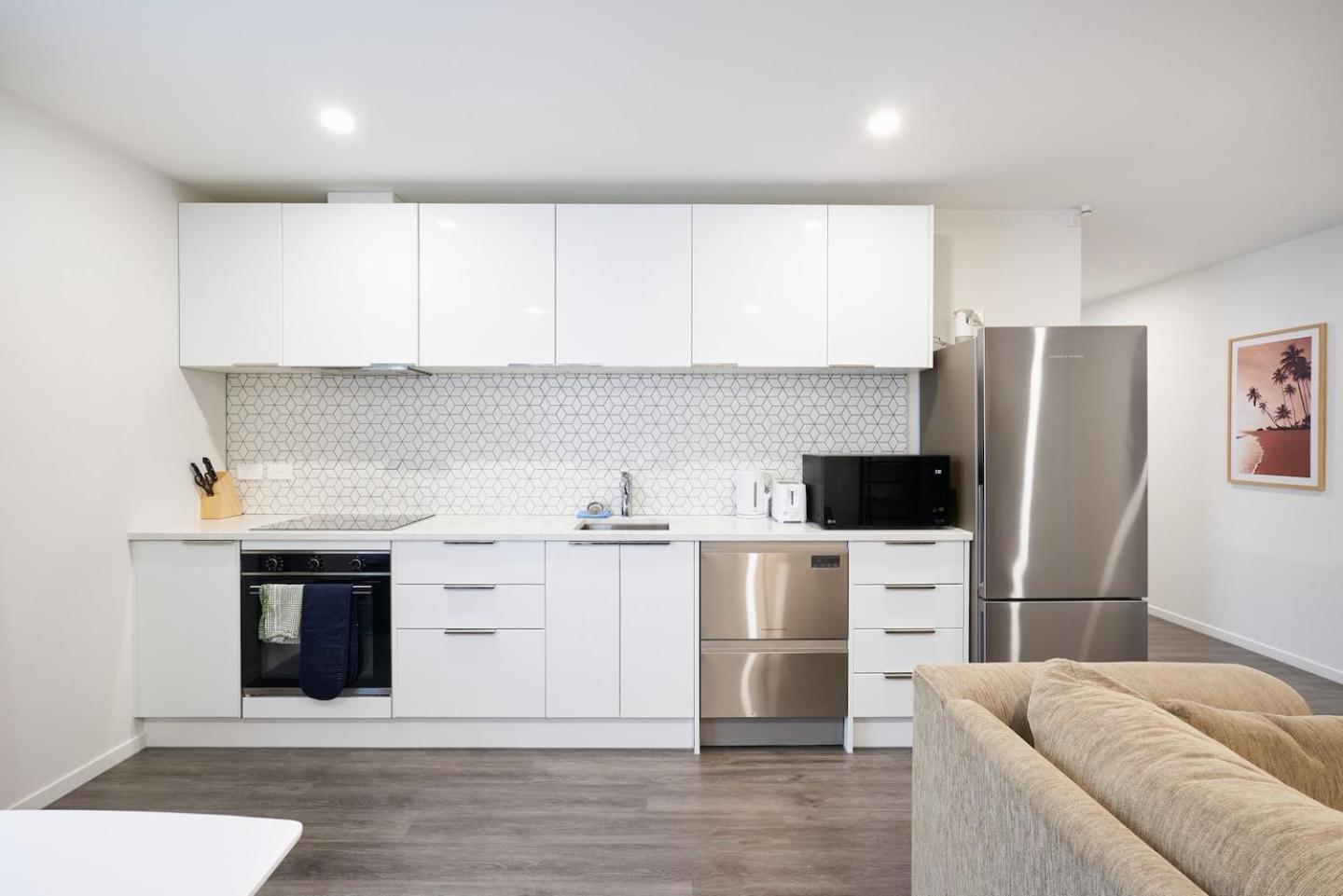 Modern Central Apartment, Flexible Bed Options view 2