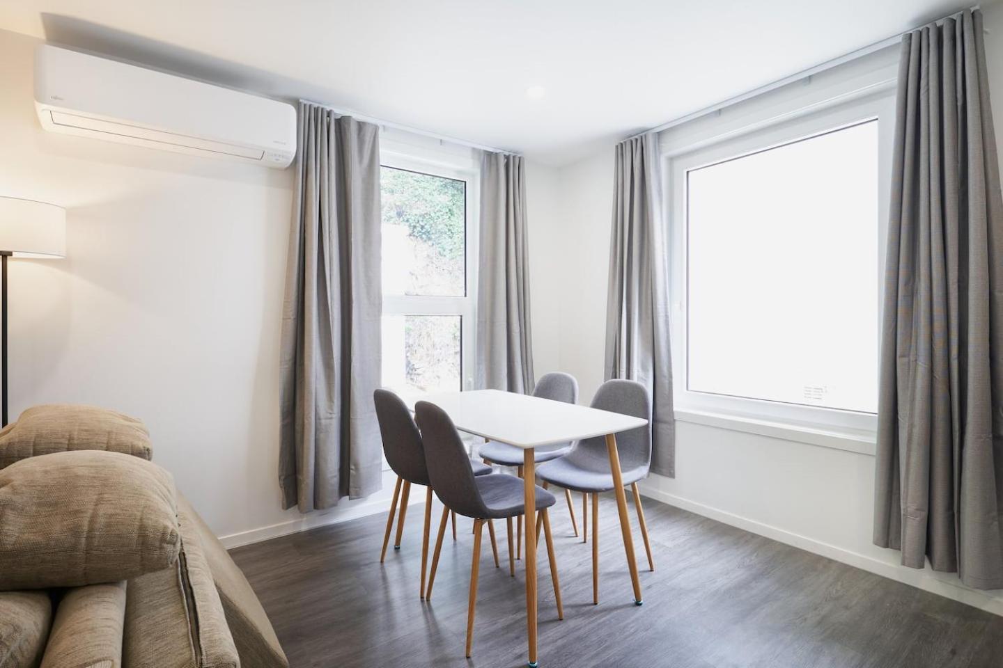 Modern Central Apartment, Flexible Bed Options view 3