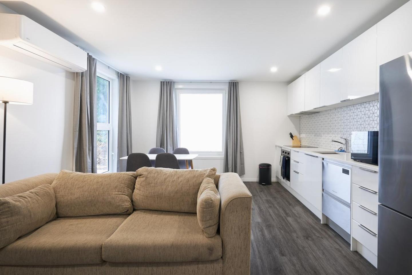 Modern Central Apartment, Flexible Bed Options view 4