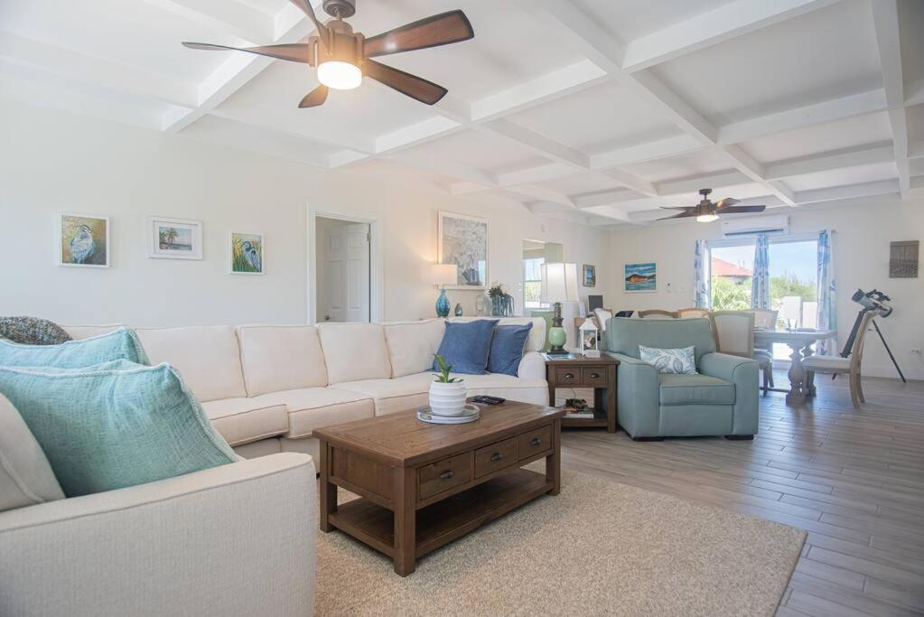 Baby Beach Bliss Villa - Walk to Beach!