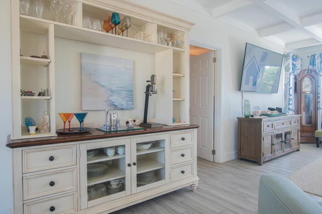 Baby Beach Bliss Villa - Walk to Beach!