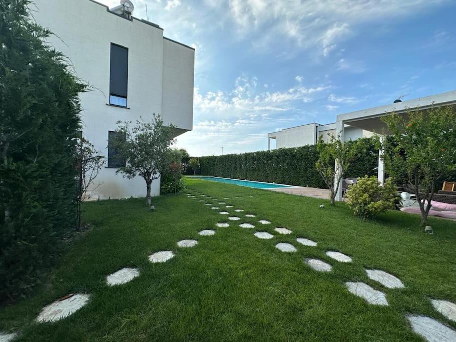 loren's villa