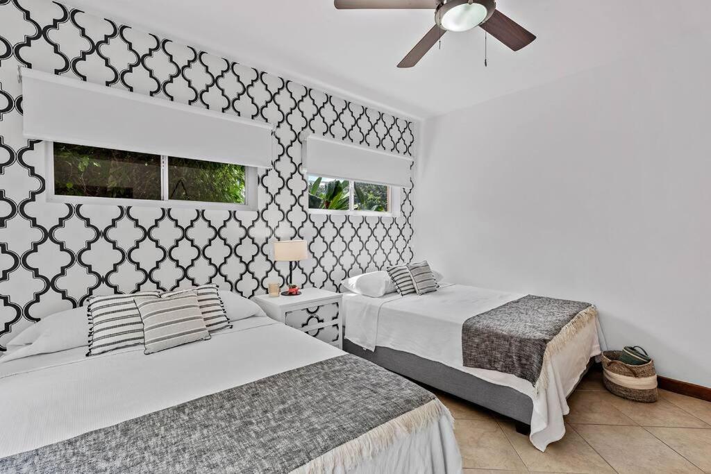 BLA1 3 Bedroom Condo with Direct Beach Access