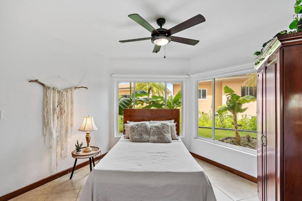 BLA1 3 Bedroom Condo with Direct Beach Access