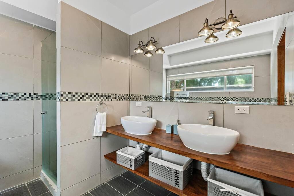 BLA1 3 Bedroom Condo with Direct Beach Access