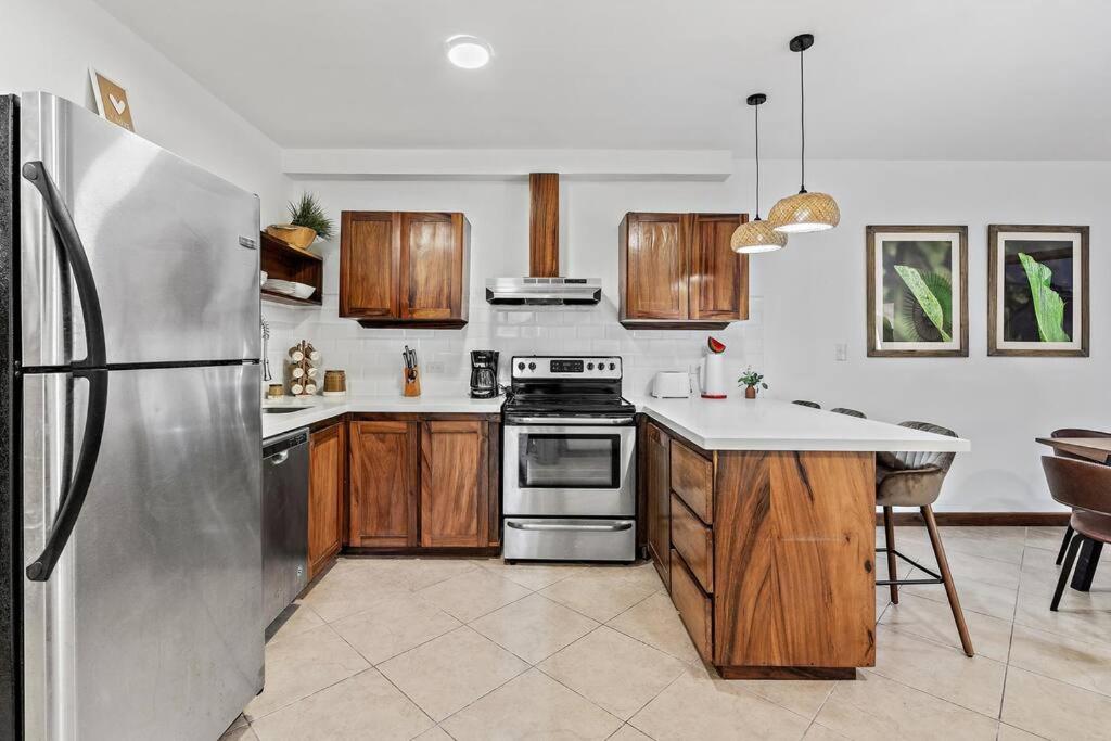 BLA1 3 Bedroom Condo with Direct Beach Access