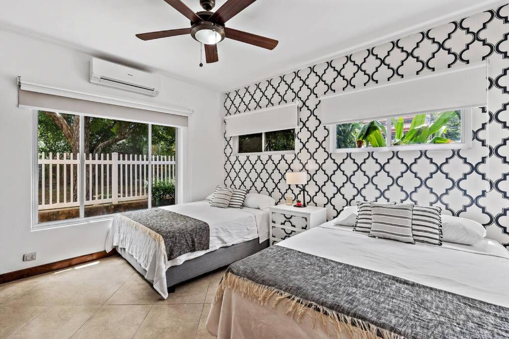 BLA1 3 Bedroom Condo with Direct Beach Access