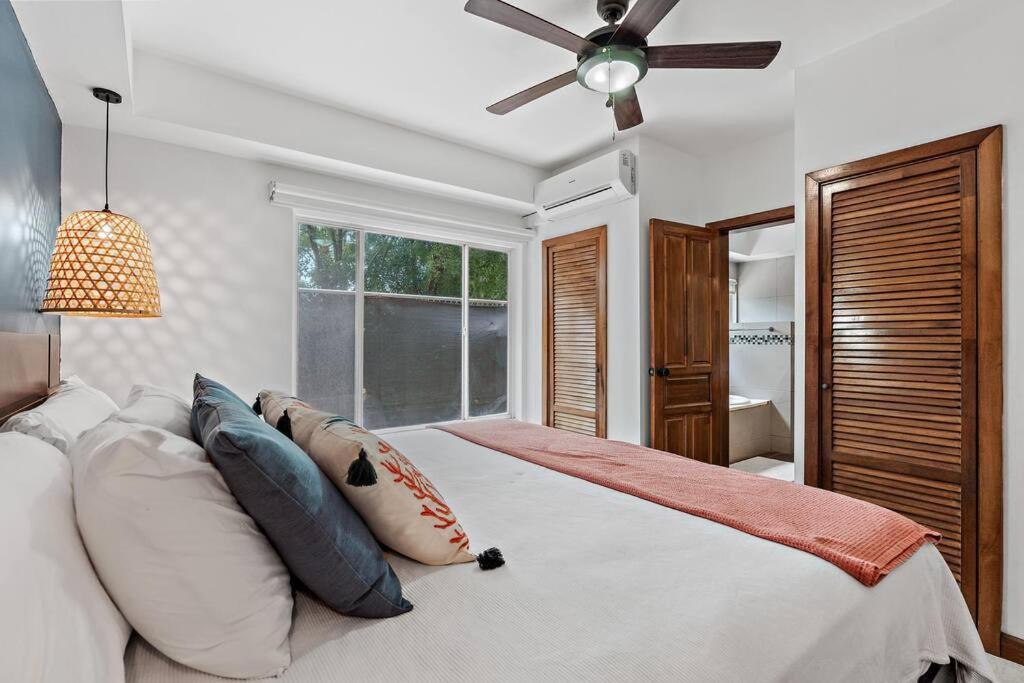 BLA1 3 Bedroom Condo with Direct Beach Access