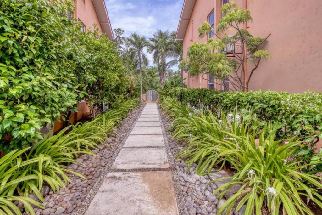 BLA1 3 Bedroom Condo with Direct Beach Access
