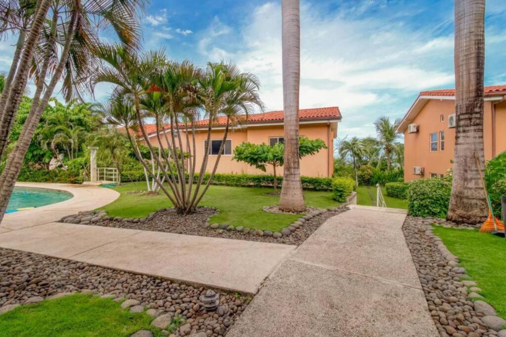 BLA1 3 Bedroom Condo with Direct Beach Access