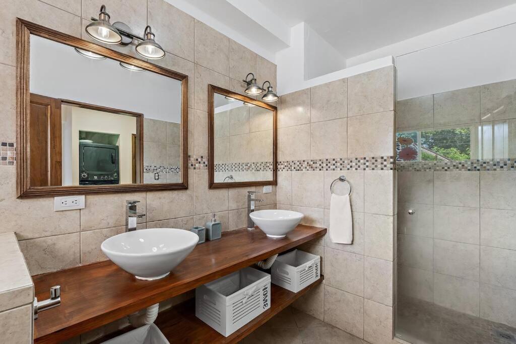 BLA1 3 Bedroom Condo with Direct Beach Access