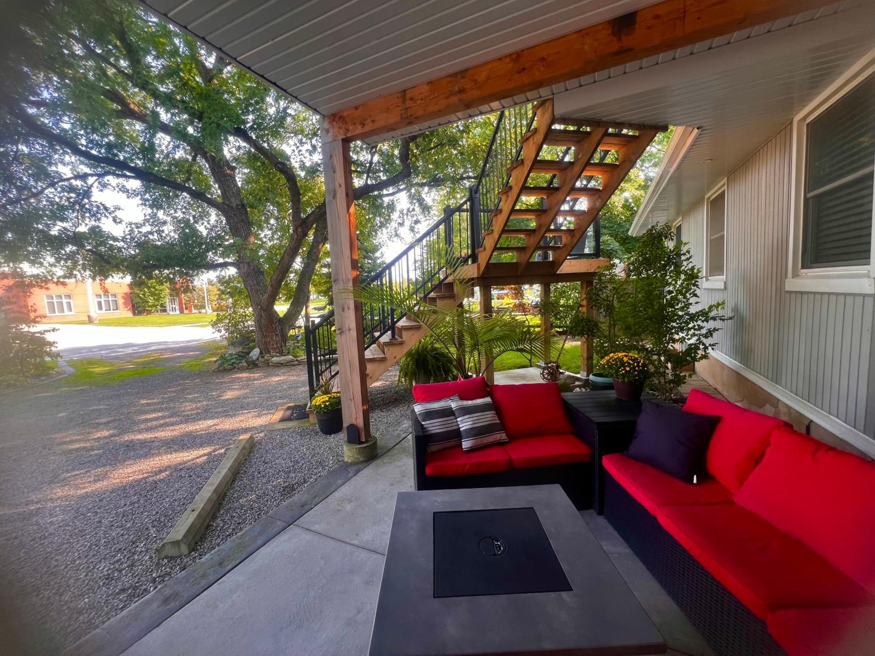 Sunset Suites in Niagara Wine Country