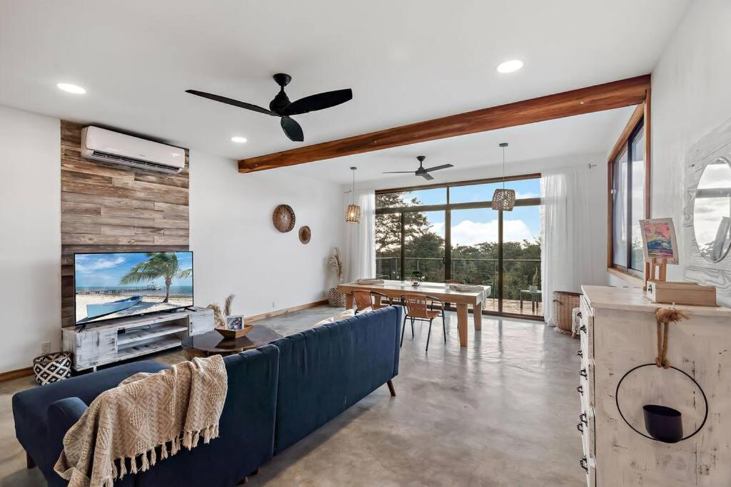 Casa Indy 3bdrm Home with Pool in Town Centre